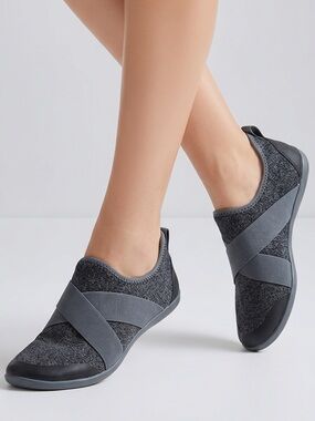 CROCS Women's Gray/Black‎ Swiftwater Cross Strap size 7